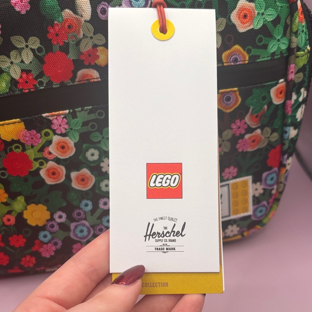 Special Edition LEGO by Herschel Supply Co Insulated Floral Soft-Sided Lunchbag - Picture 5 of 9